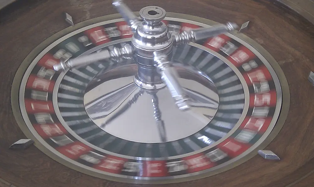 crypto roulette ireland - roulette wheel close-up
