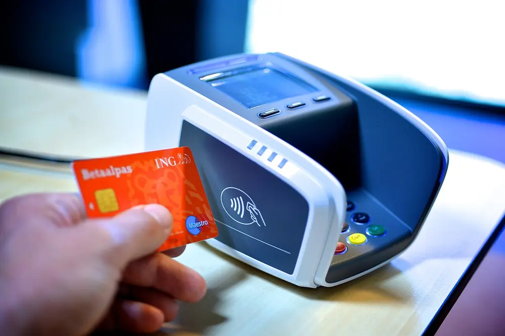 contactless bank card